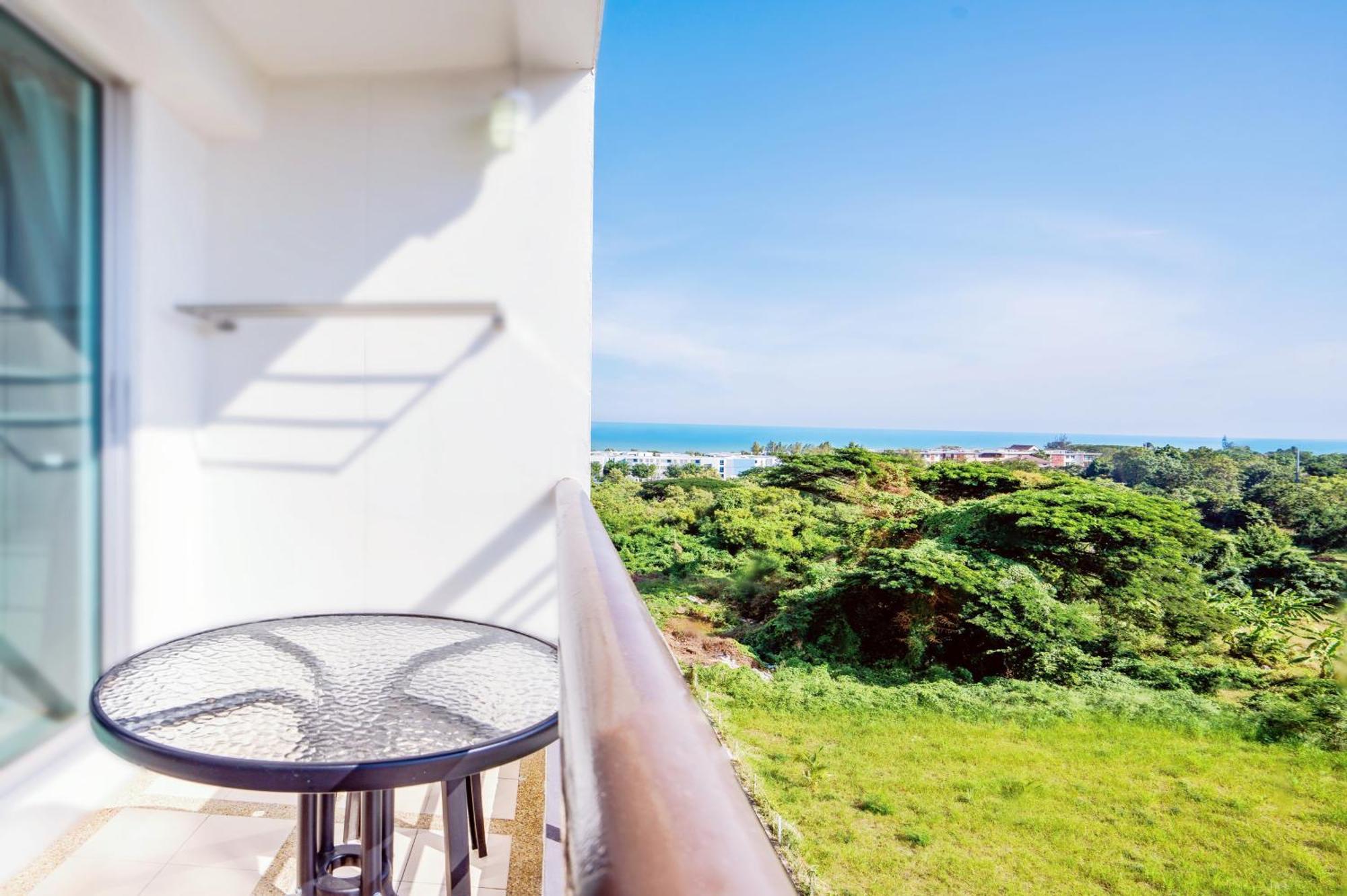 Апартаменты First Hua Hin - Happy Rent Экстерьер фото